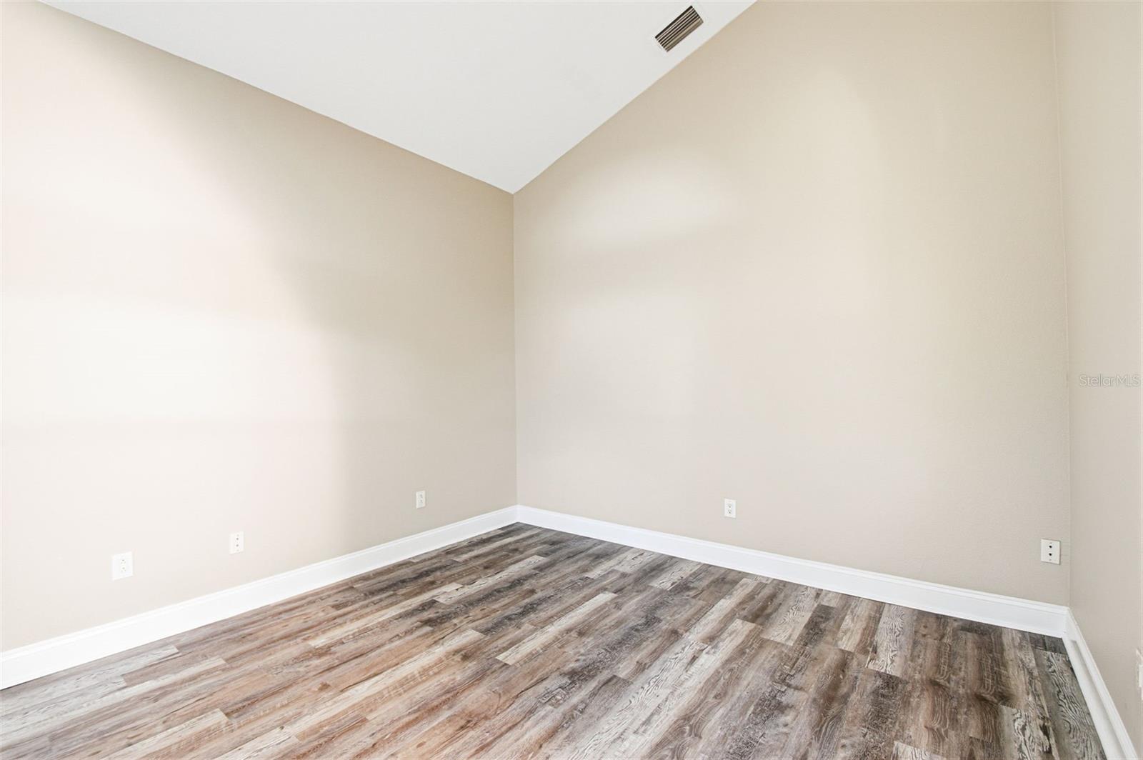 9009 RIVERVIEW DR — photo 40