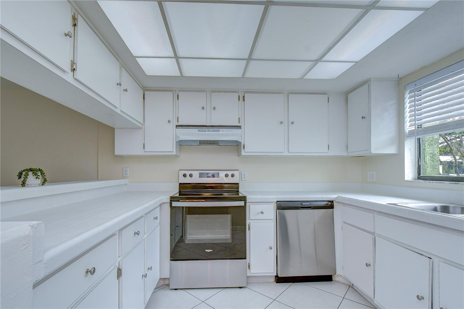 230 CYPRESS PL — photo 8