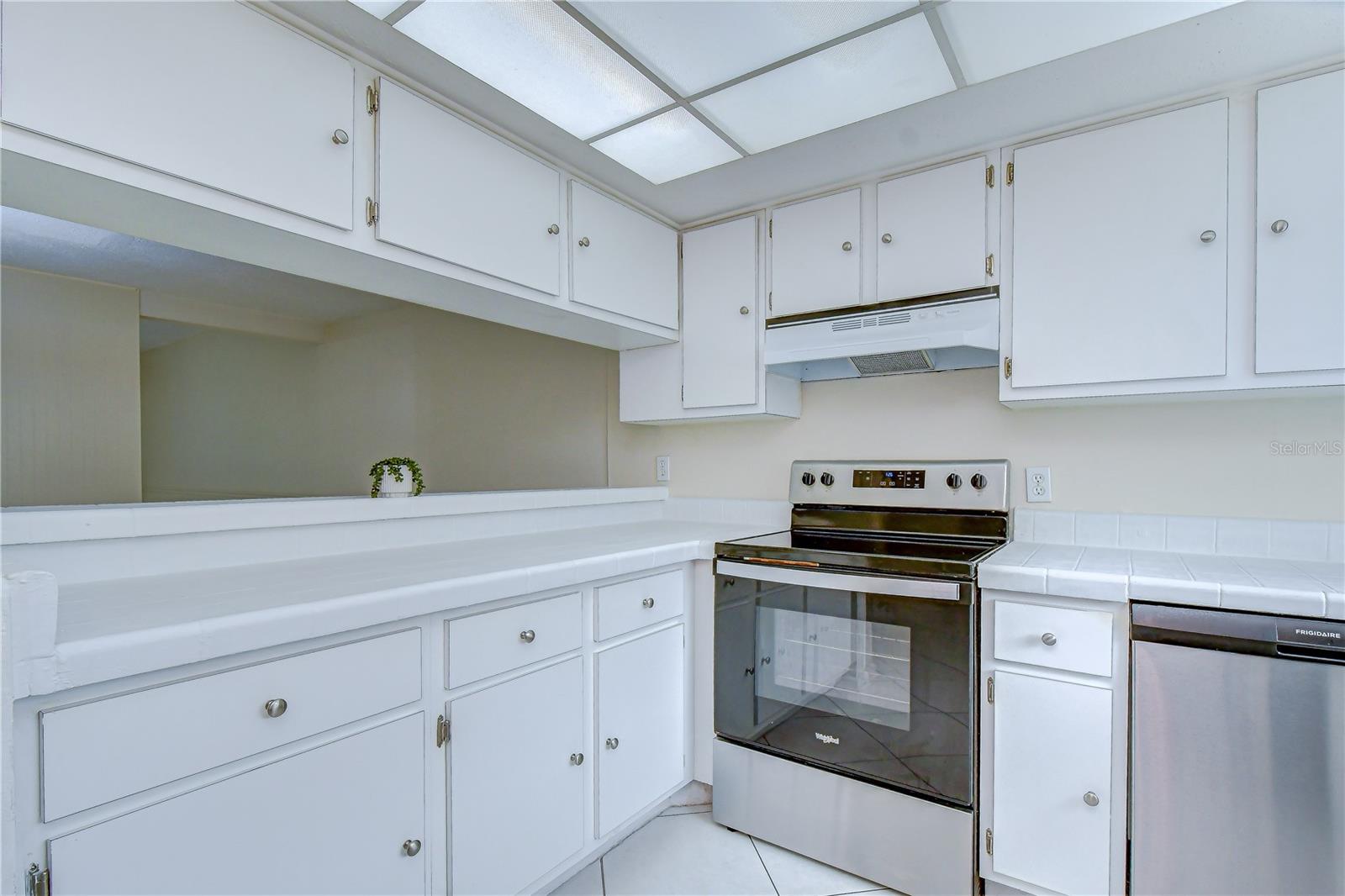 230 CYPRESS PL — photo 9