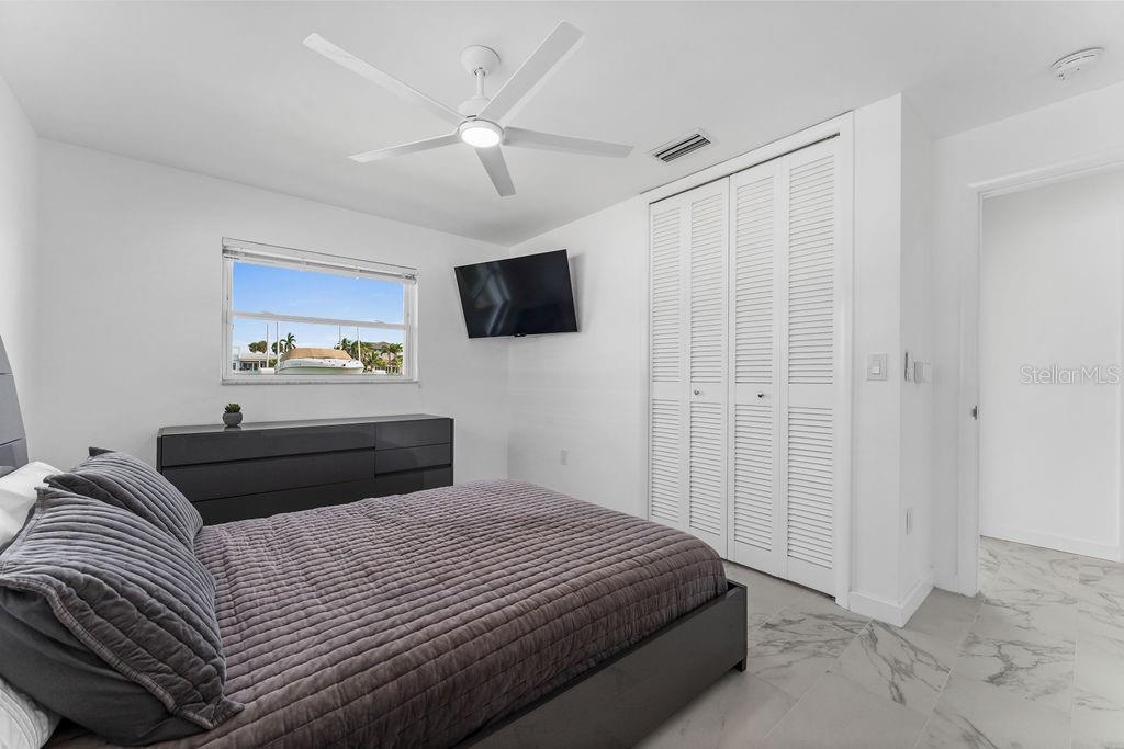 340 PALM IS NE — photo 25