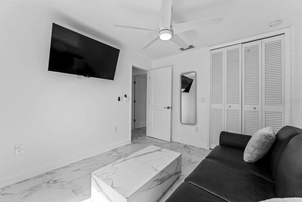 340 PALM IS NE — photo 29