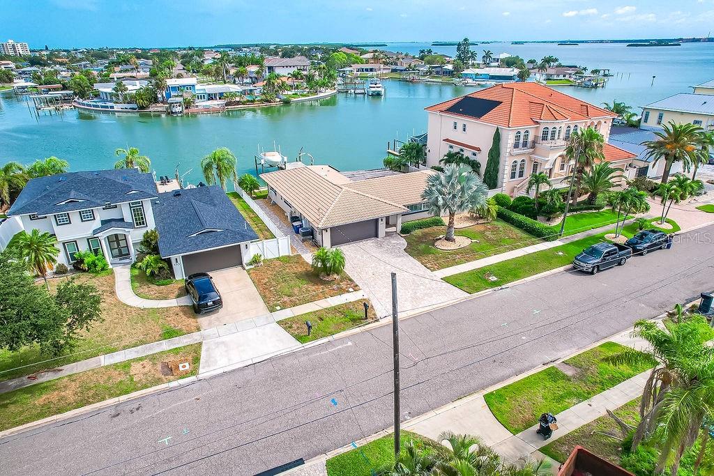340 PALM IS NE — photo 3