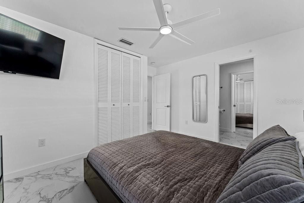 340 PALM IS NE — photo 27