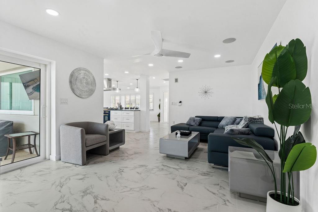 340 PALM IS NE — photo 17