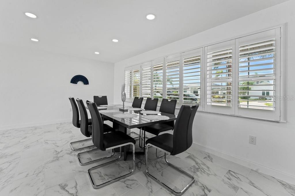 340 PALM IS NE — photo 36
