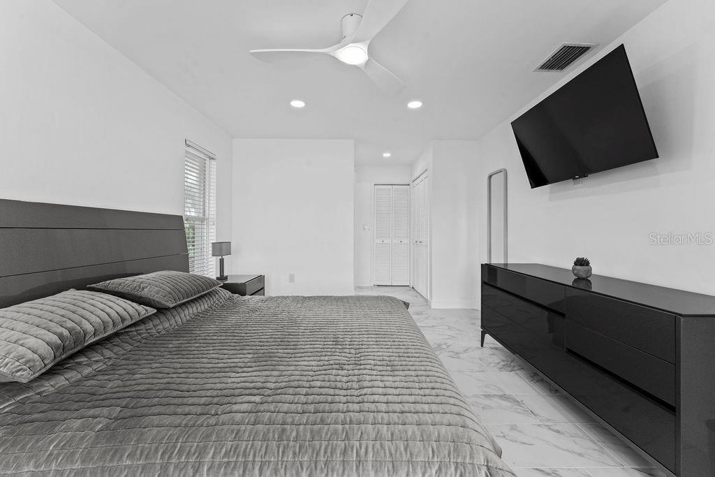 340 PALM IS NE — photo 51