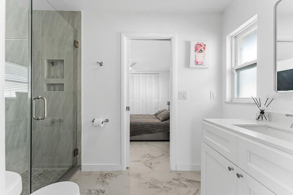 340 PALM IS NE — photo 24