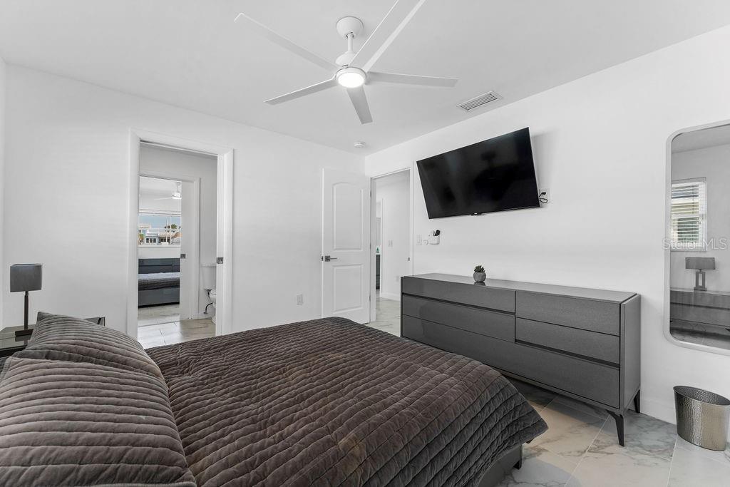 340 PALM IS NE — photo 19