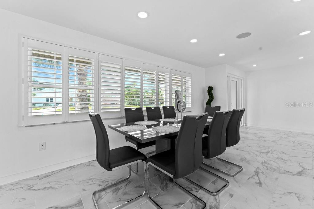 340 PALM IS NE — photo 37