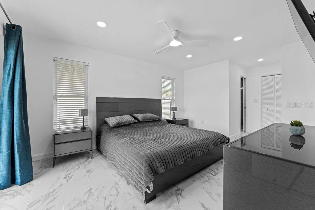 340 PALM IS NE — photo 50