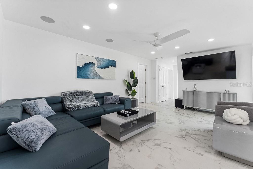 340 PALM IS NE — photo 15
