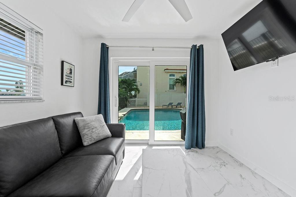 340 PALM IS NE — photo 30