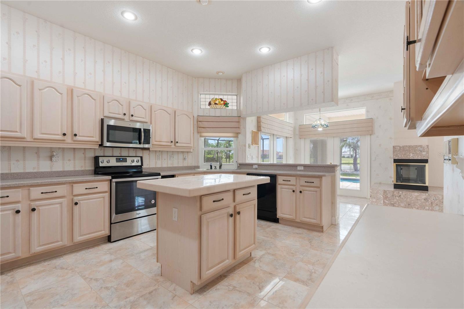 2122 PLATINUM DR — photo 12