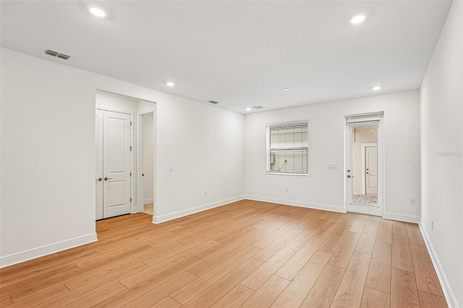 4426 SUNSET GARDEN ST — photo 10
