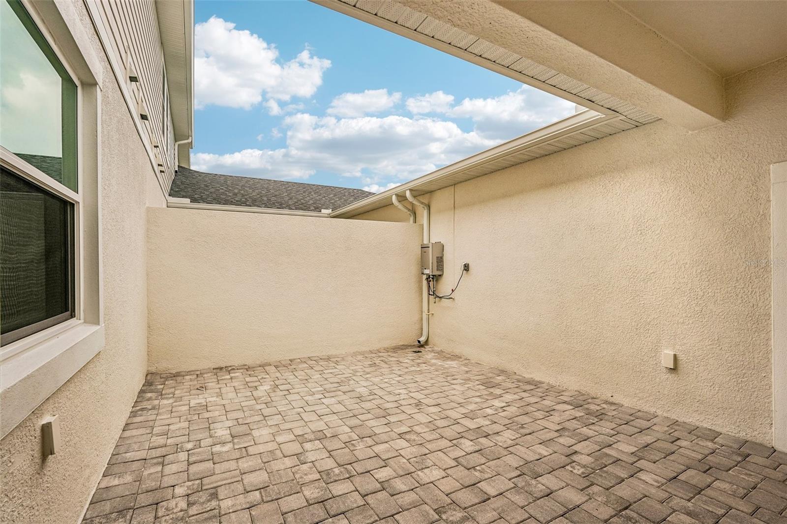 4426 SUNSET GARDEN ST — photo 2