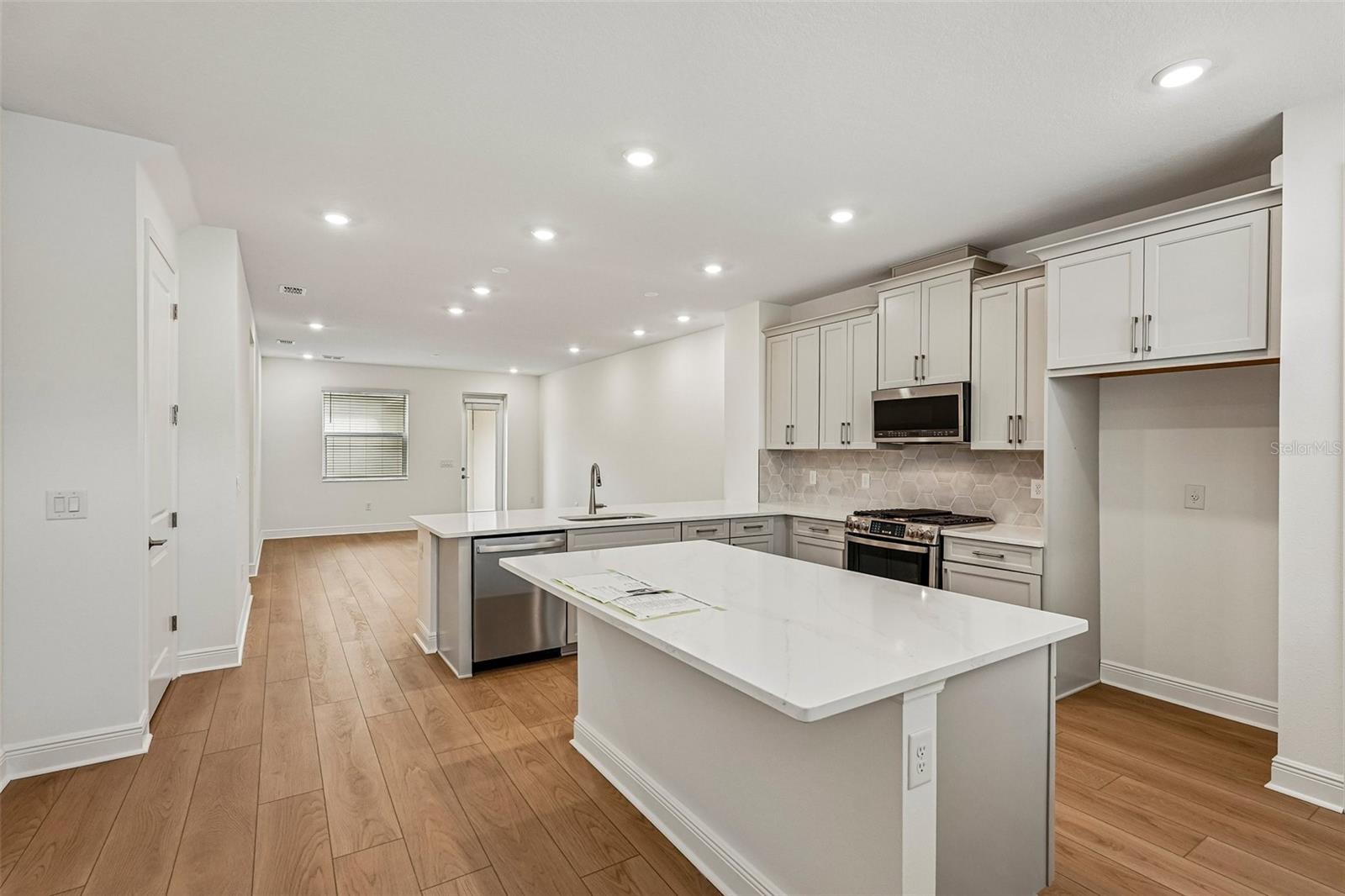 4426 SUNSET GARDEN ST — photo 6