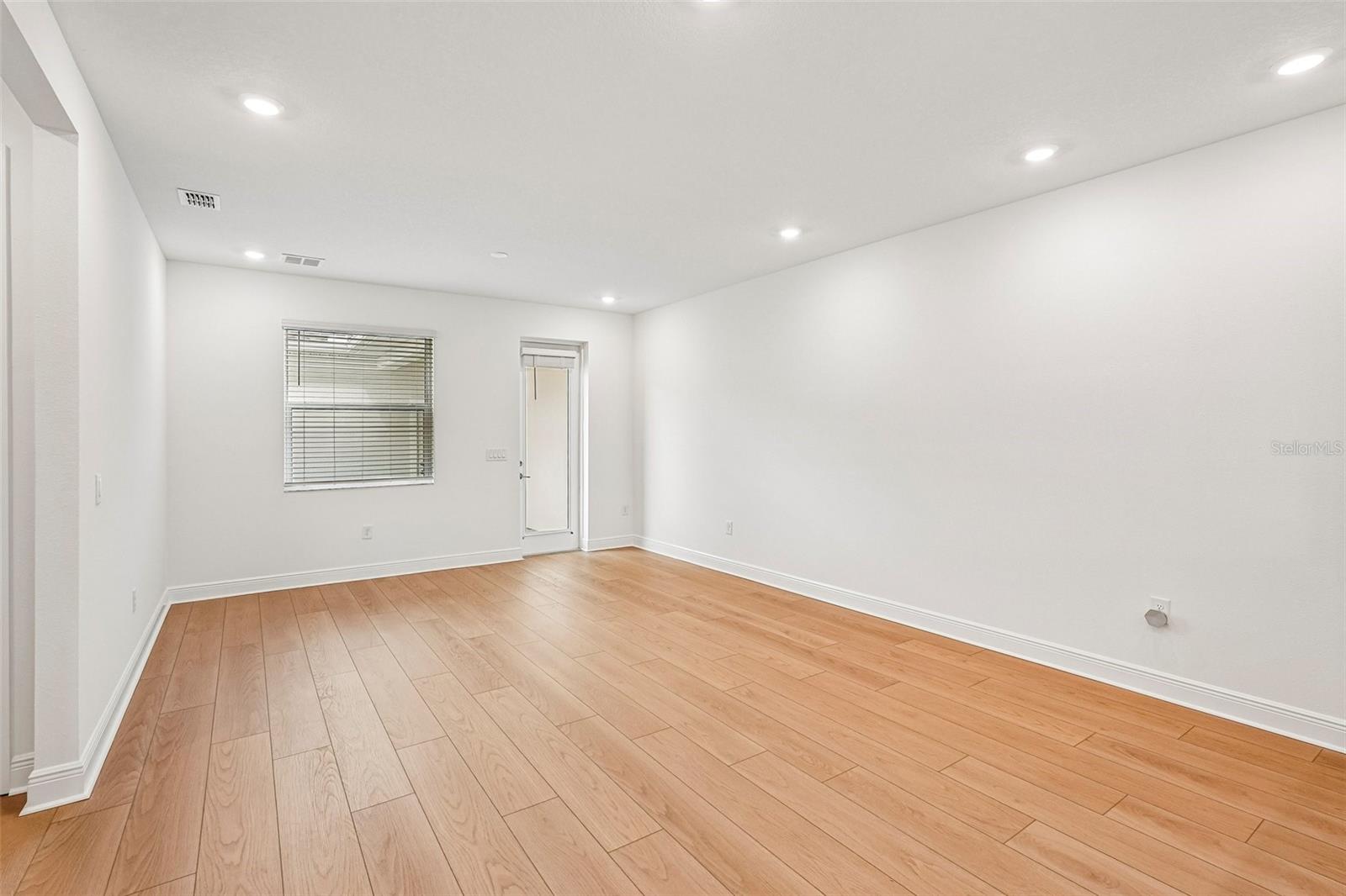 4426 SUNSET GARDEN ST — photo 9