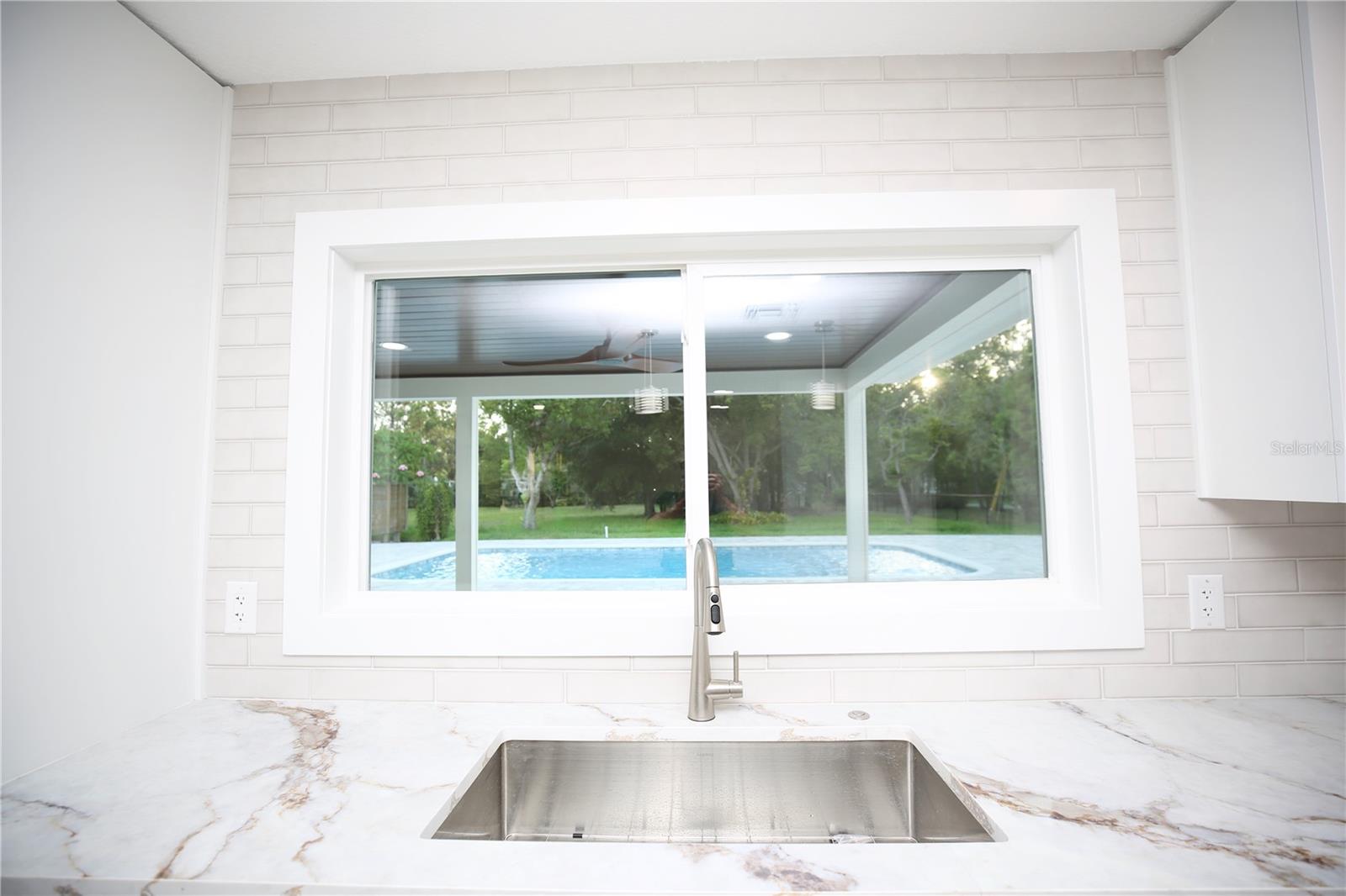 1646 ROBIN HOOD LN — photo 18