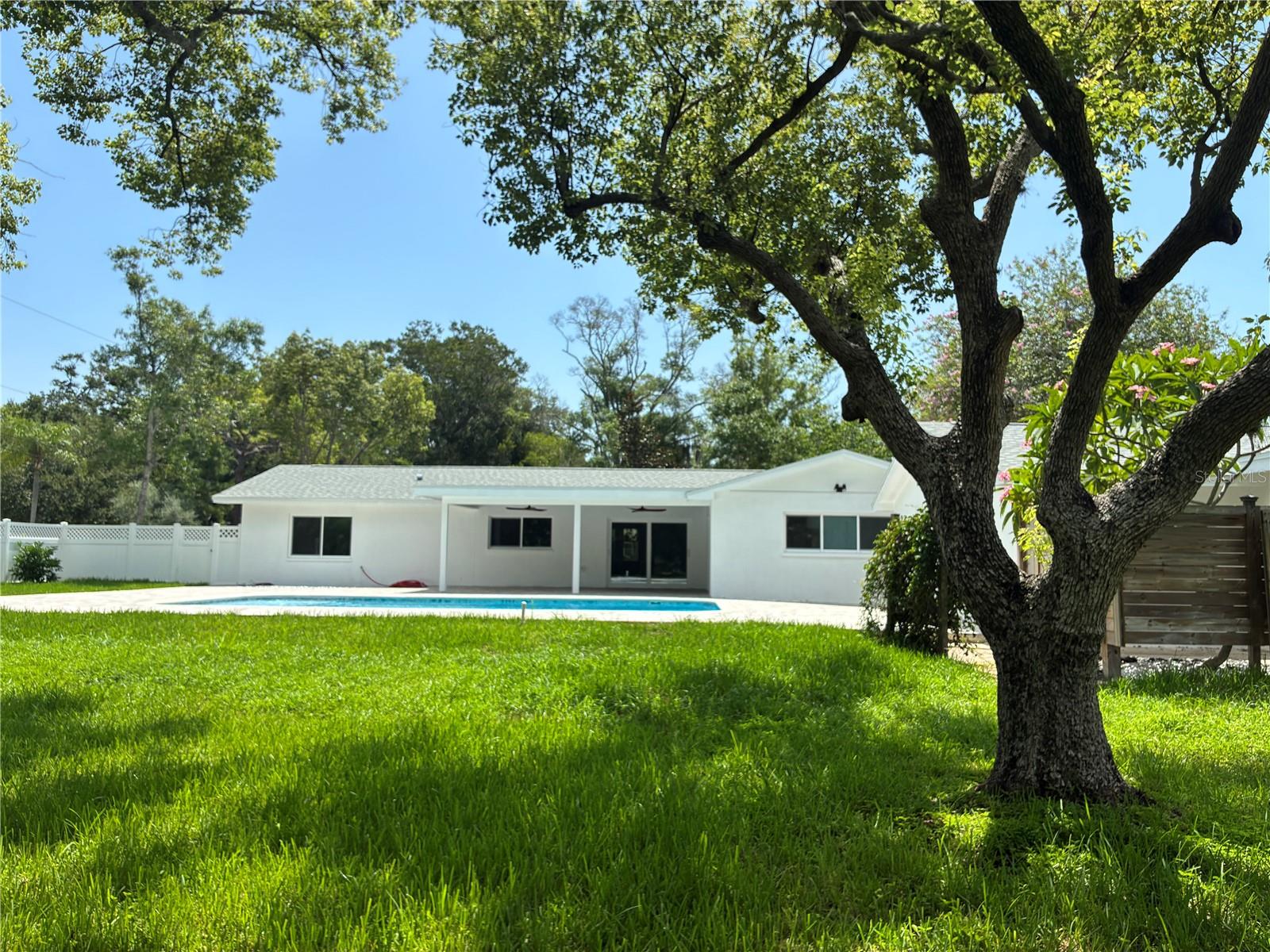 1646 ROBIN HOOD LN — photo 39