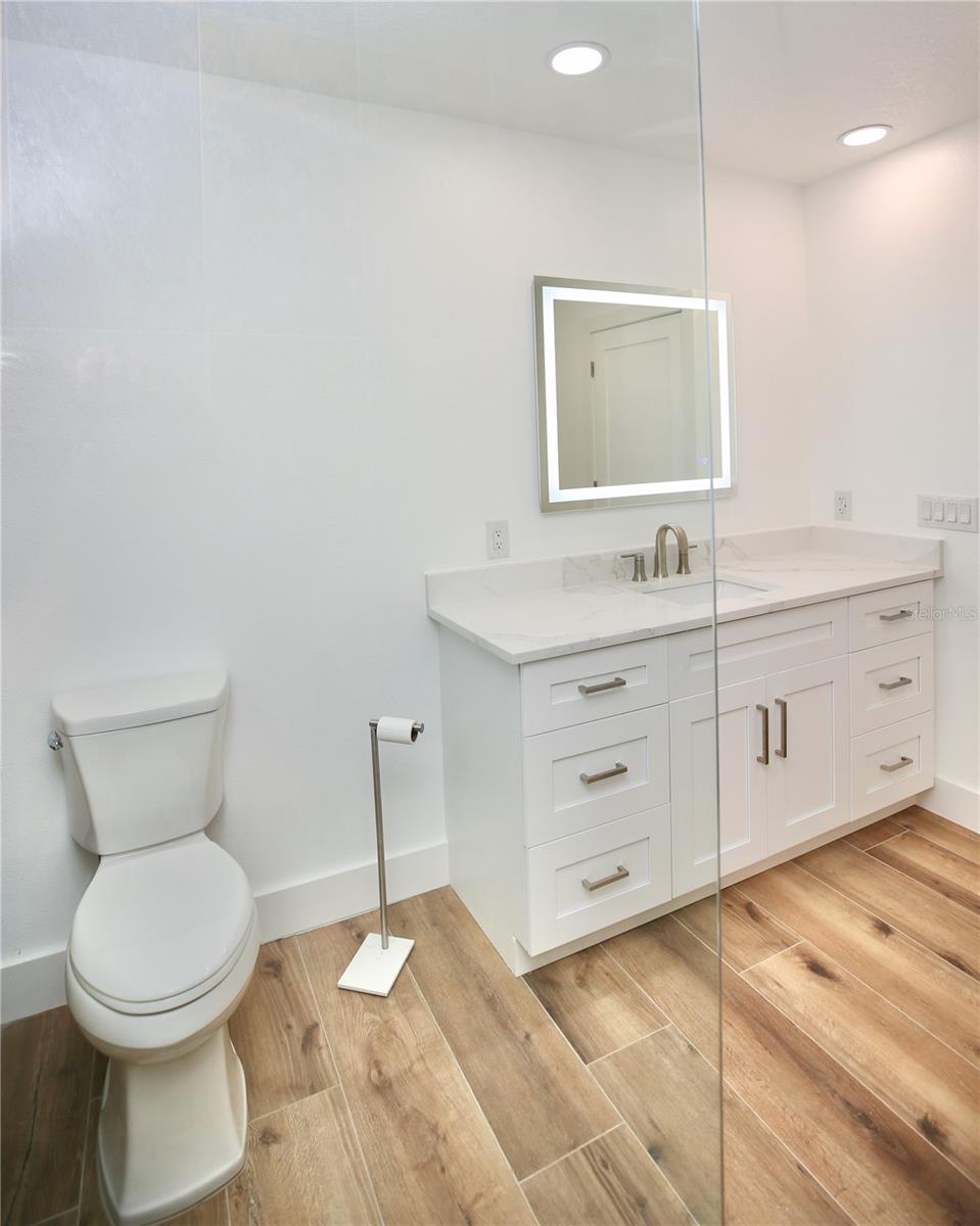 1646 ROBIN HOOD LN — photo 36
