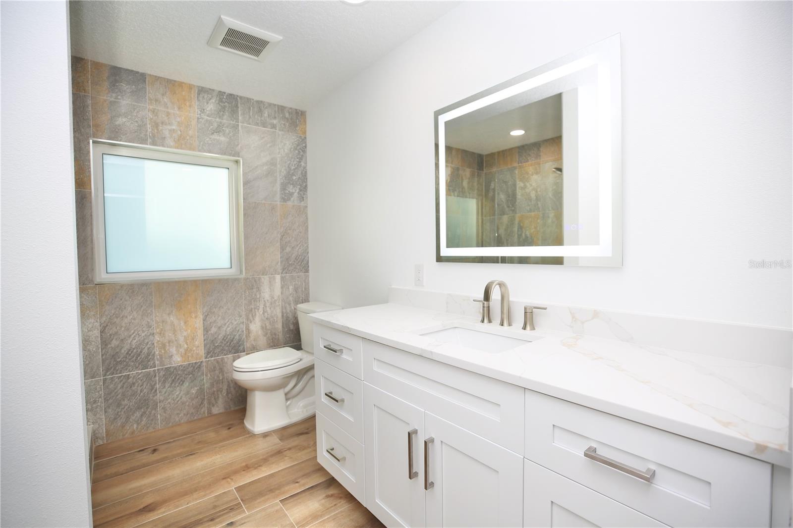 1646 ROBIN HOOD LN — photo 33