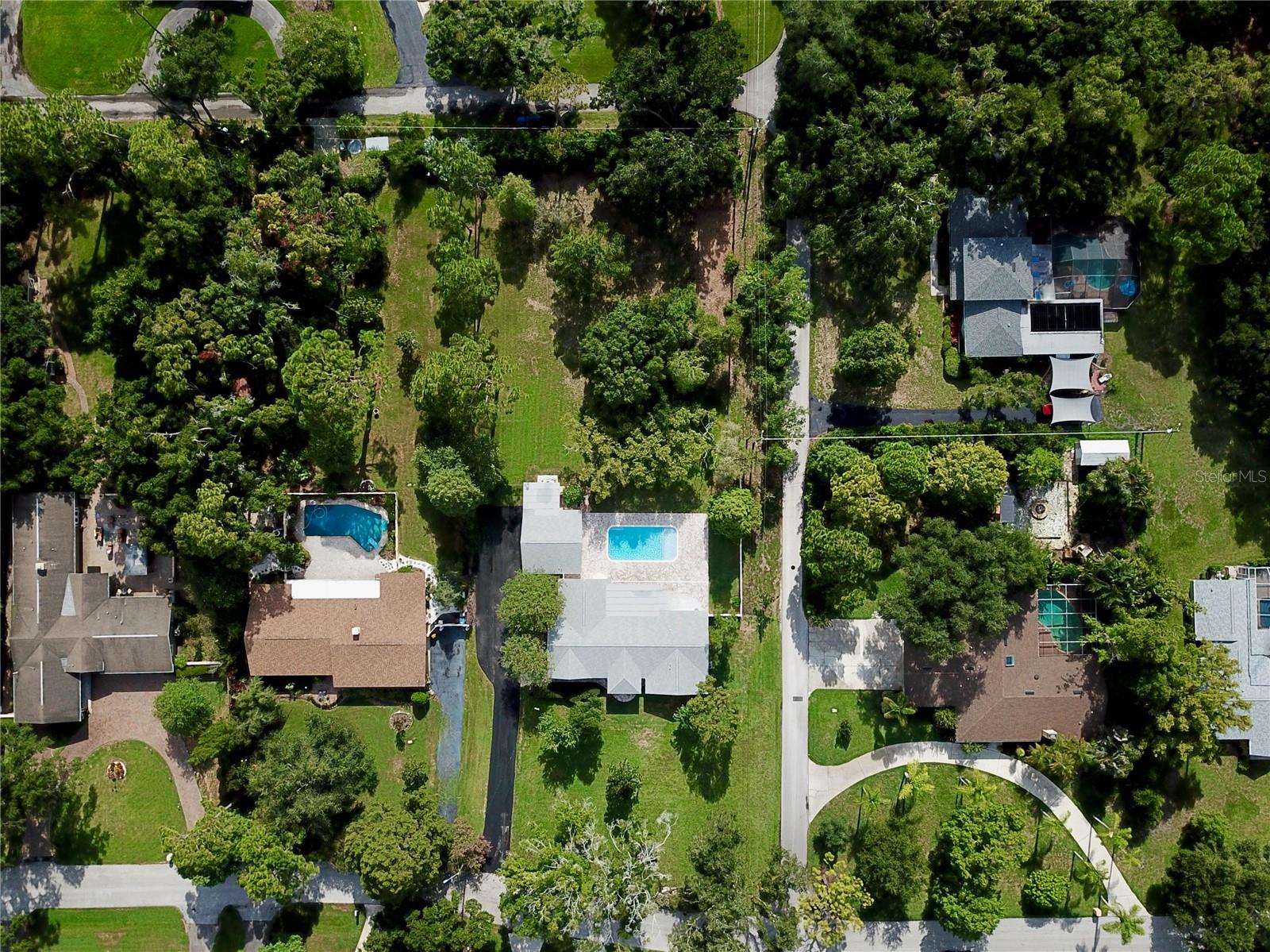 1646 ROBIN HOOD LN — photo 45