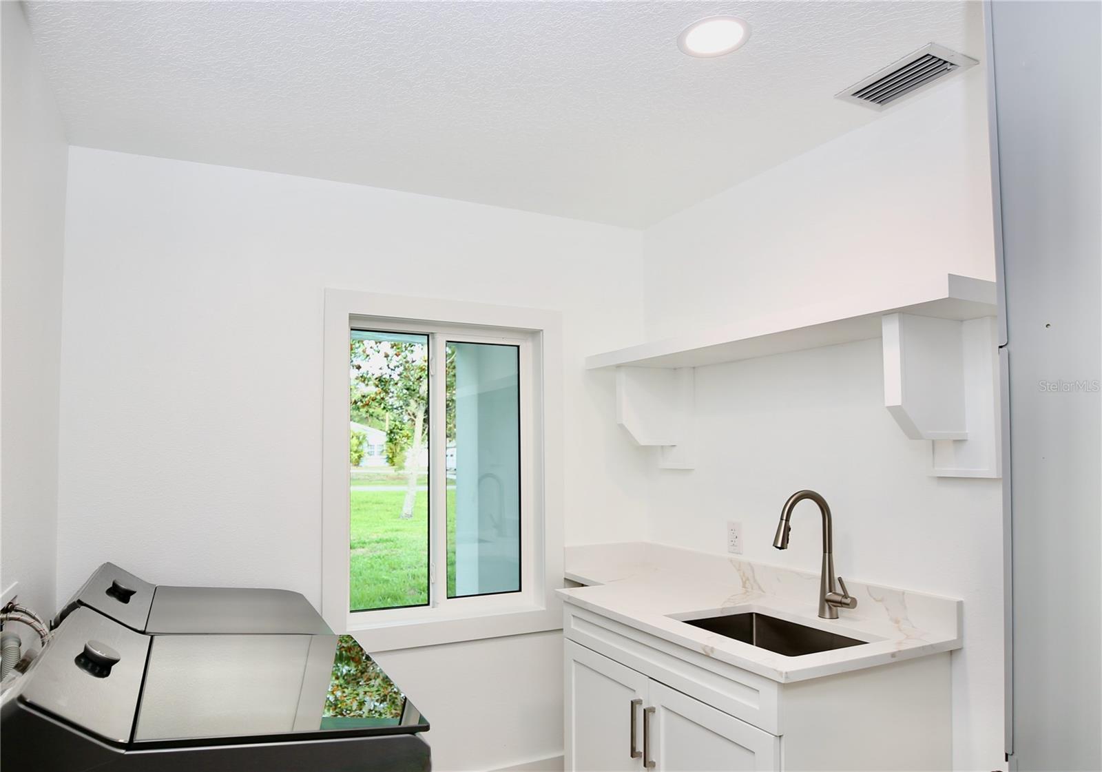 1646 ROBIN HOOD LN — photo 20