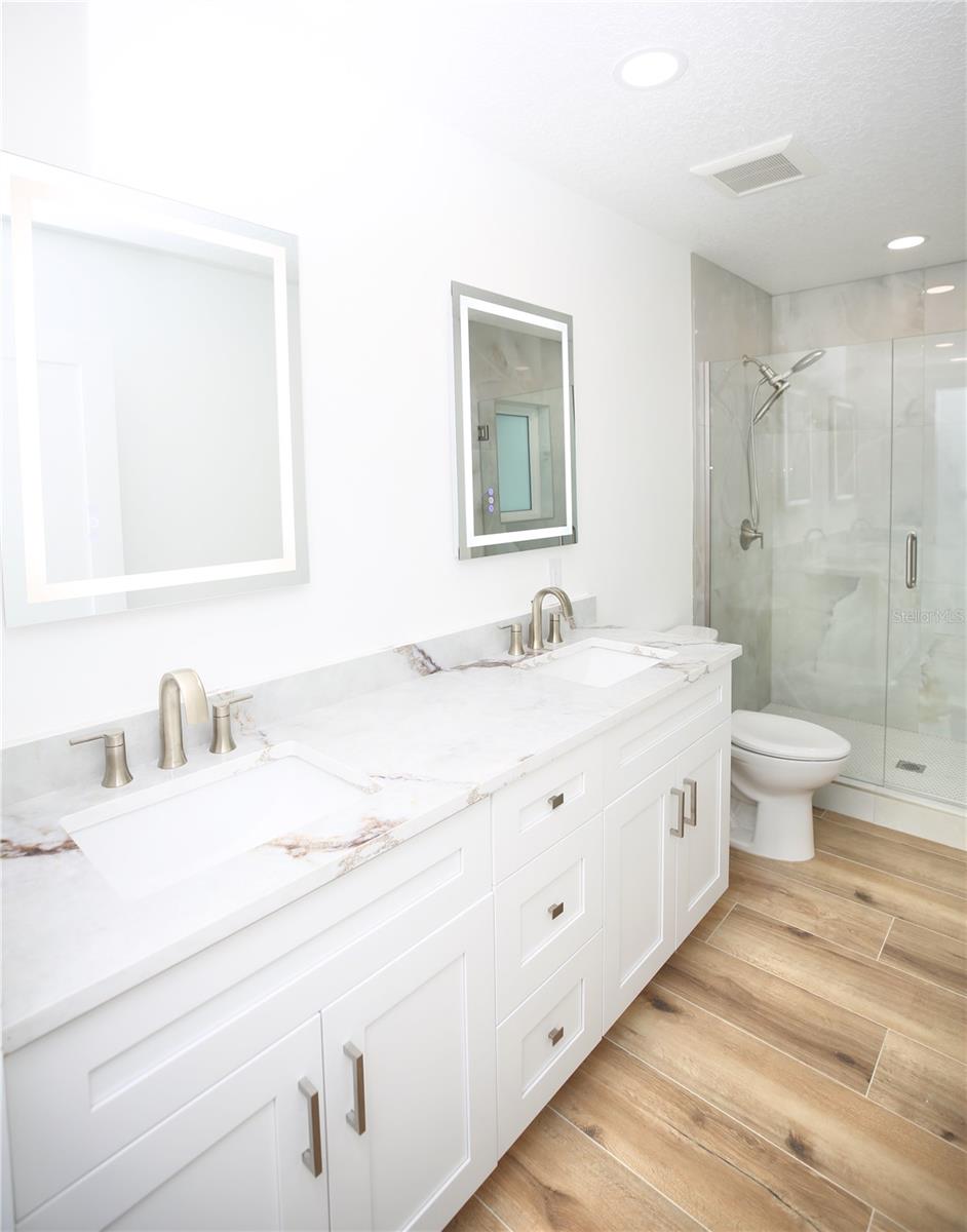 1646 ROBIN HOOD LN — photo 26