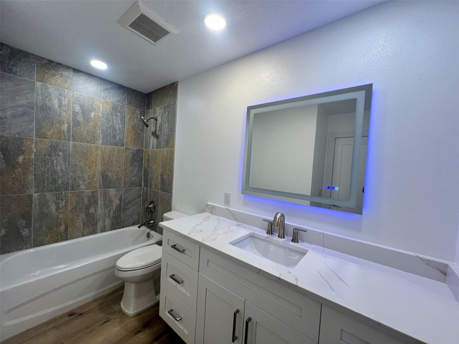 1646 ROBIN HOOD LN — photo 29