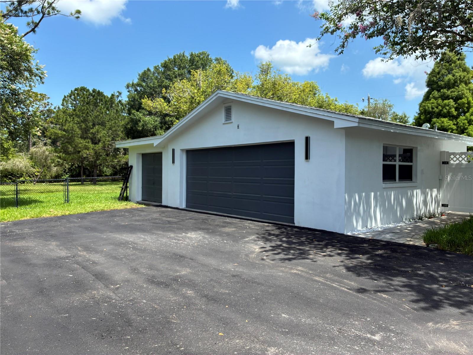 1646 ROBIN HOOD LN — photo 43