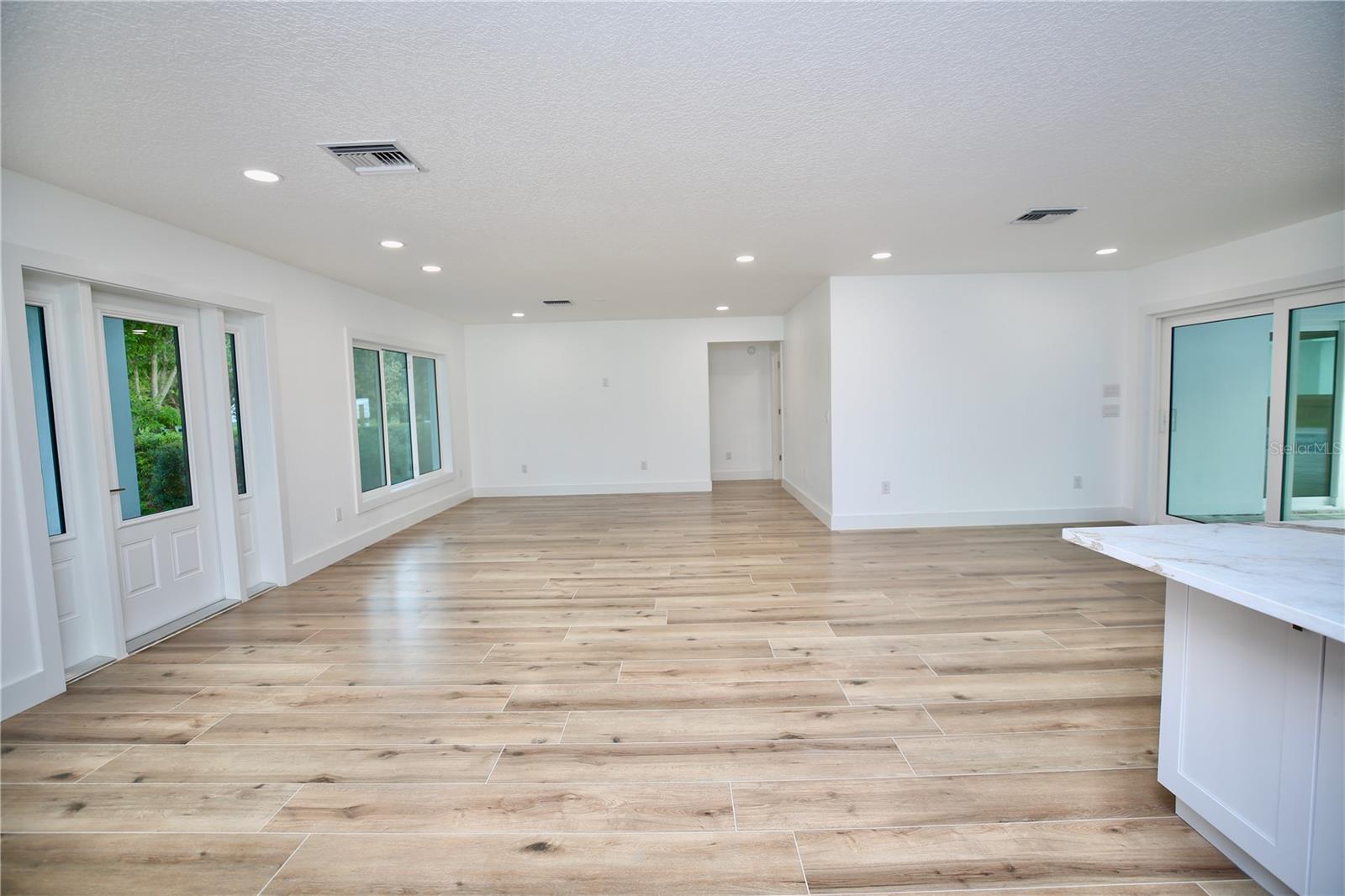1646 ROBIN HOOD LN — photo 21
