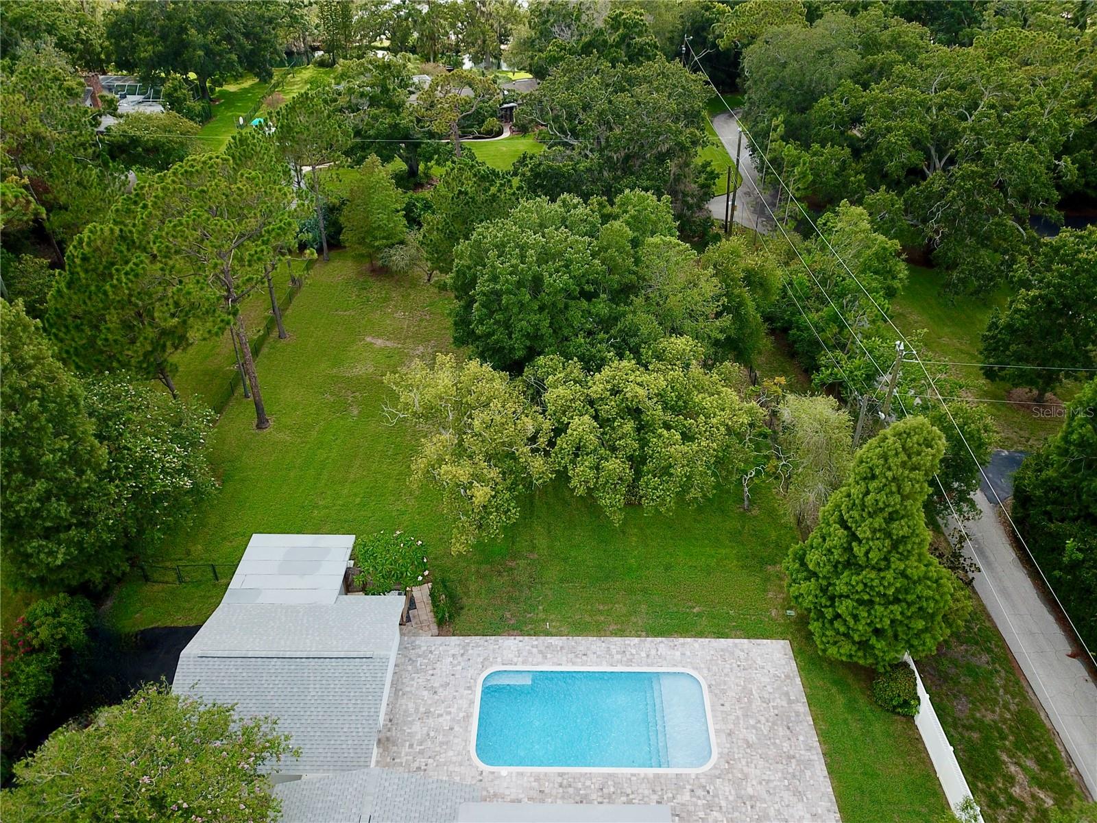 1646 ROBIN HOOD LN — photo 4