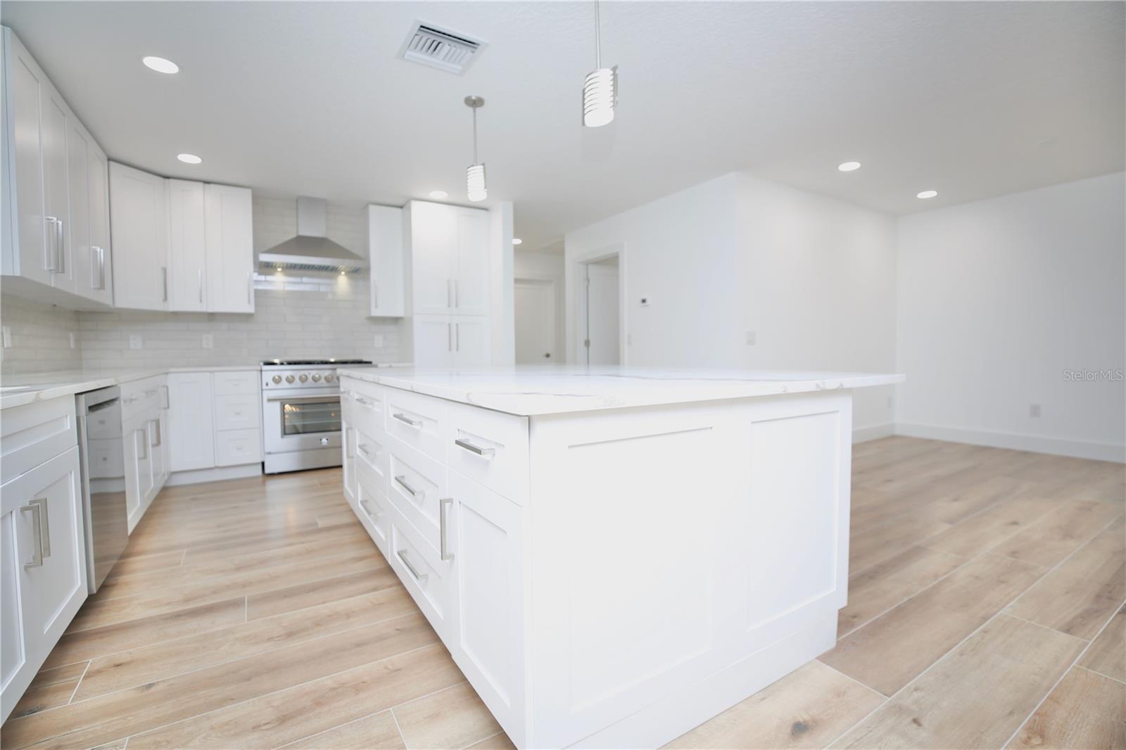 1646 ROBIN HOOD LN — photo 14