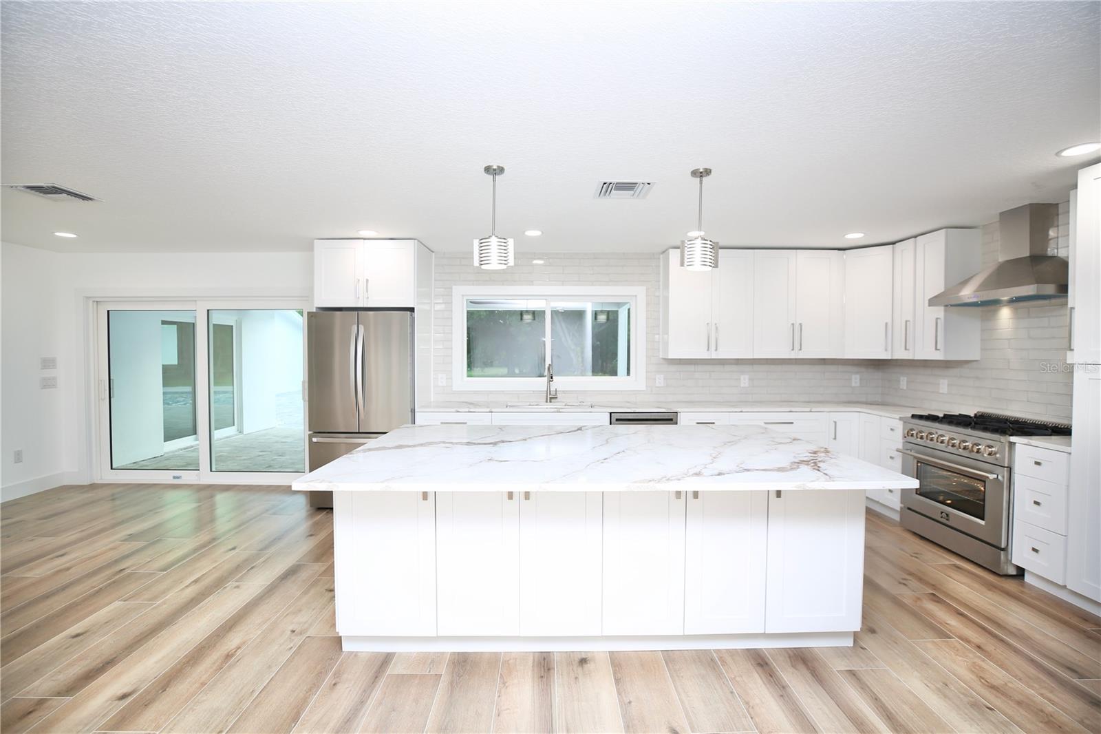 1646 ROBIN HOOD LN — photo 13