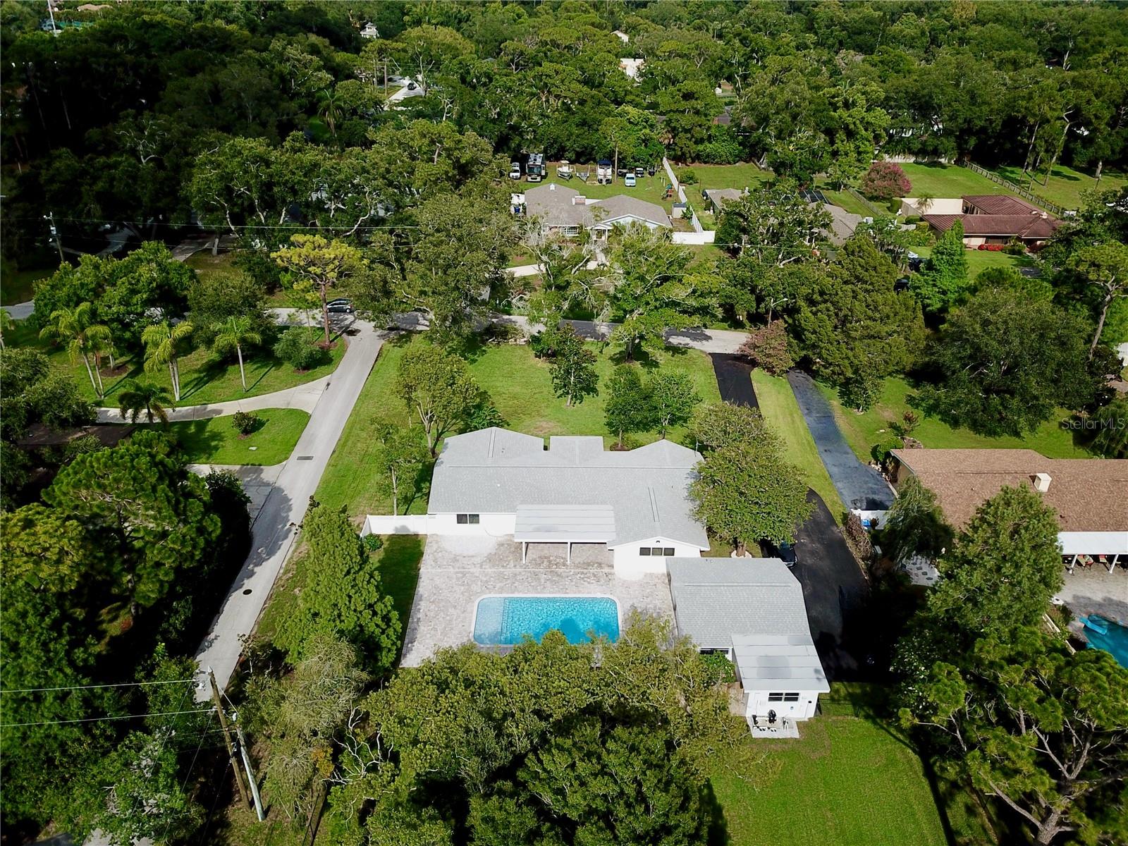 1646 ROBIN HOOD LN — photo 46