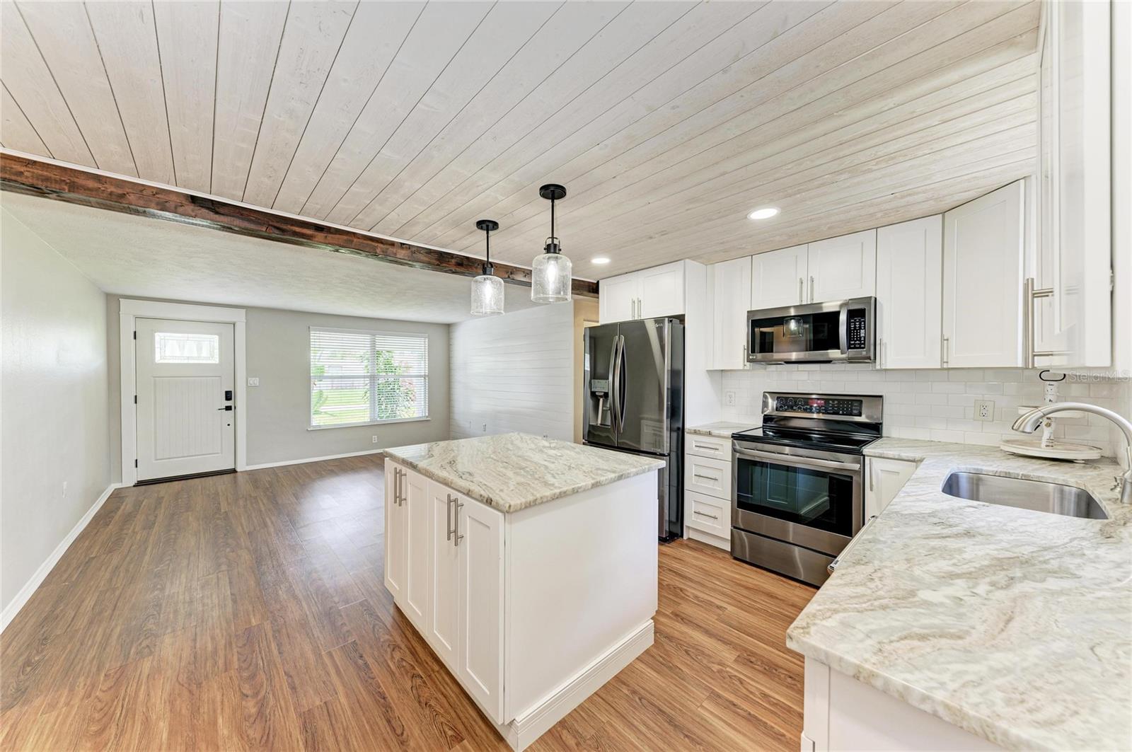 3138 WILLIAMSBURG ST — photo 16