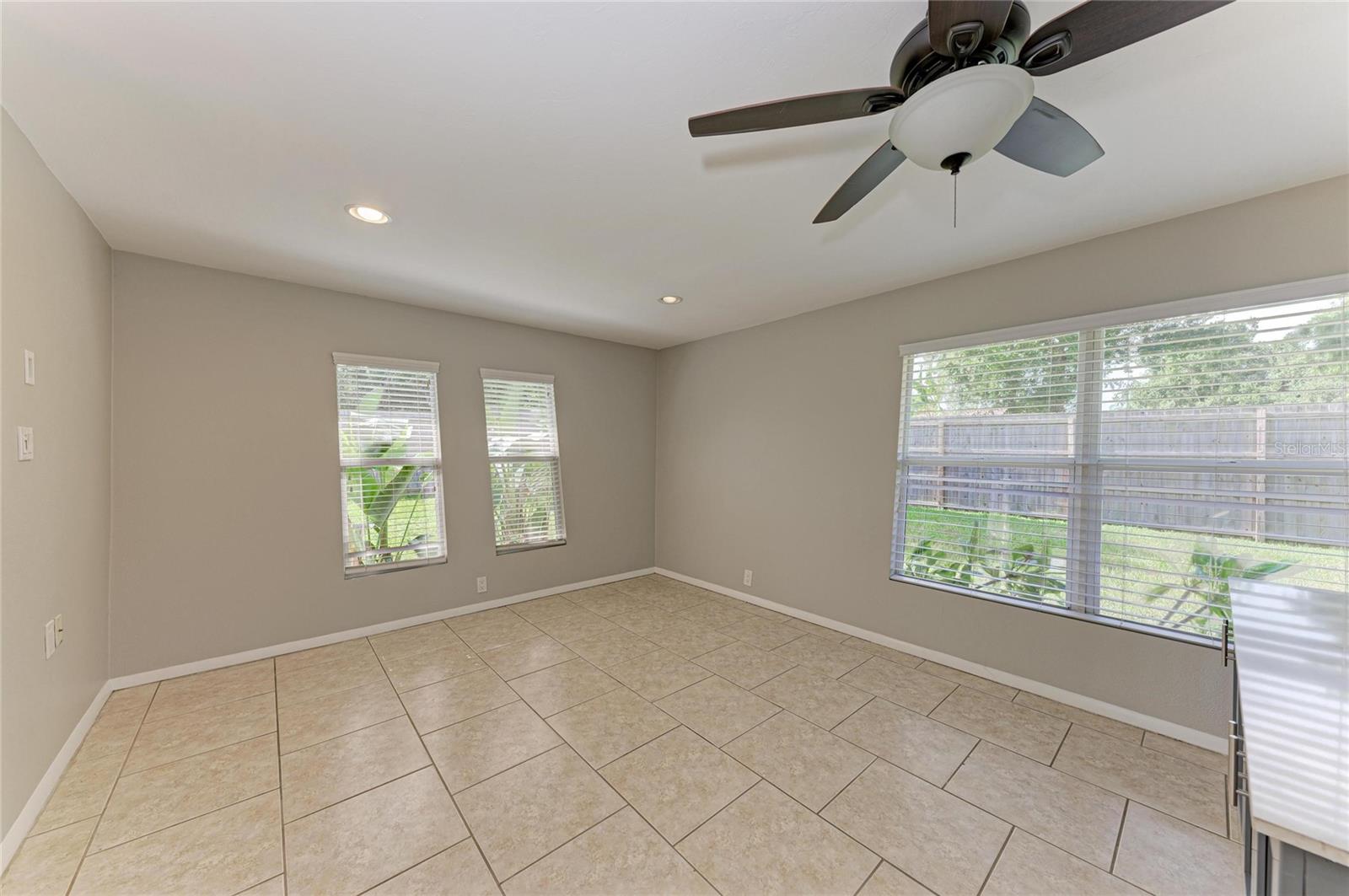 3138 WILLIAMSBURG ST — photo 36