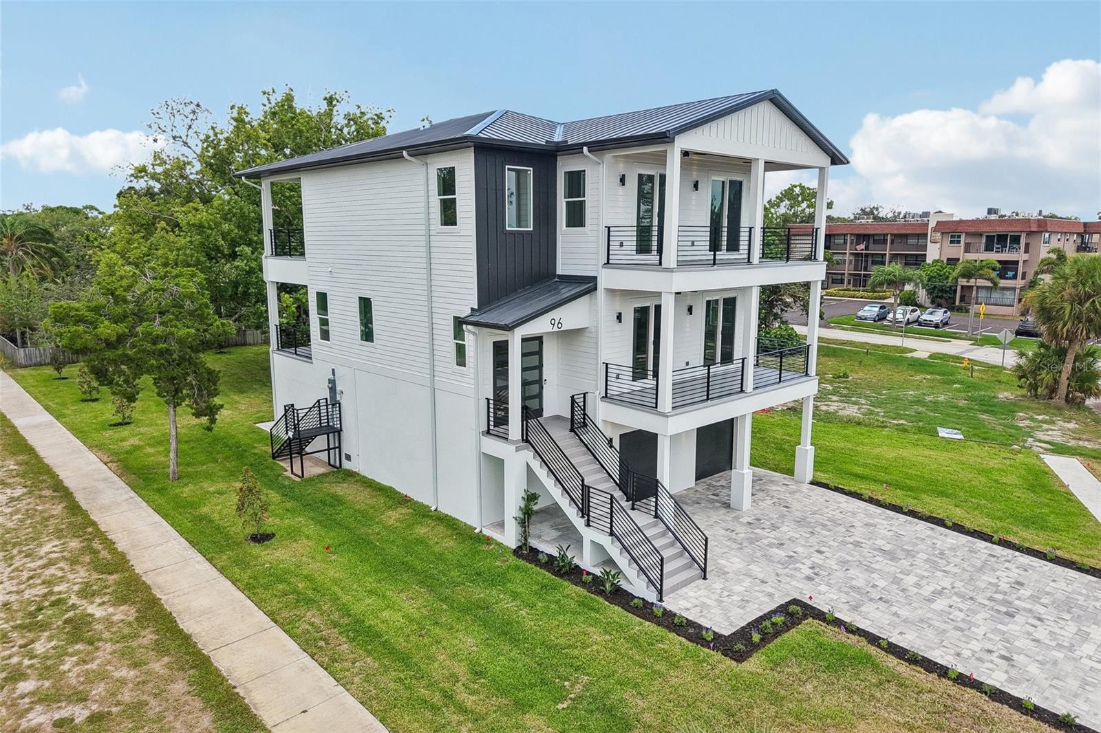 96 SHORE DR — photo 10