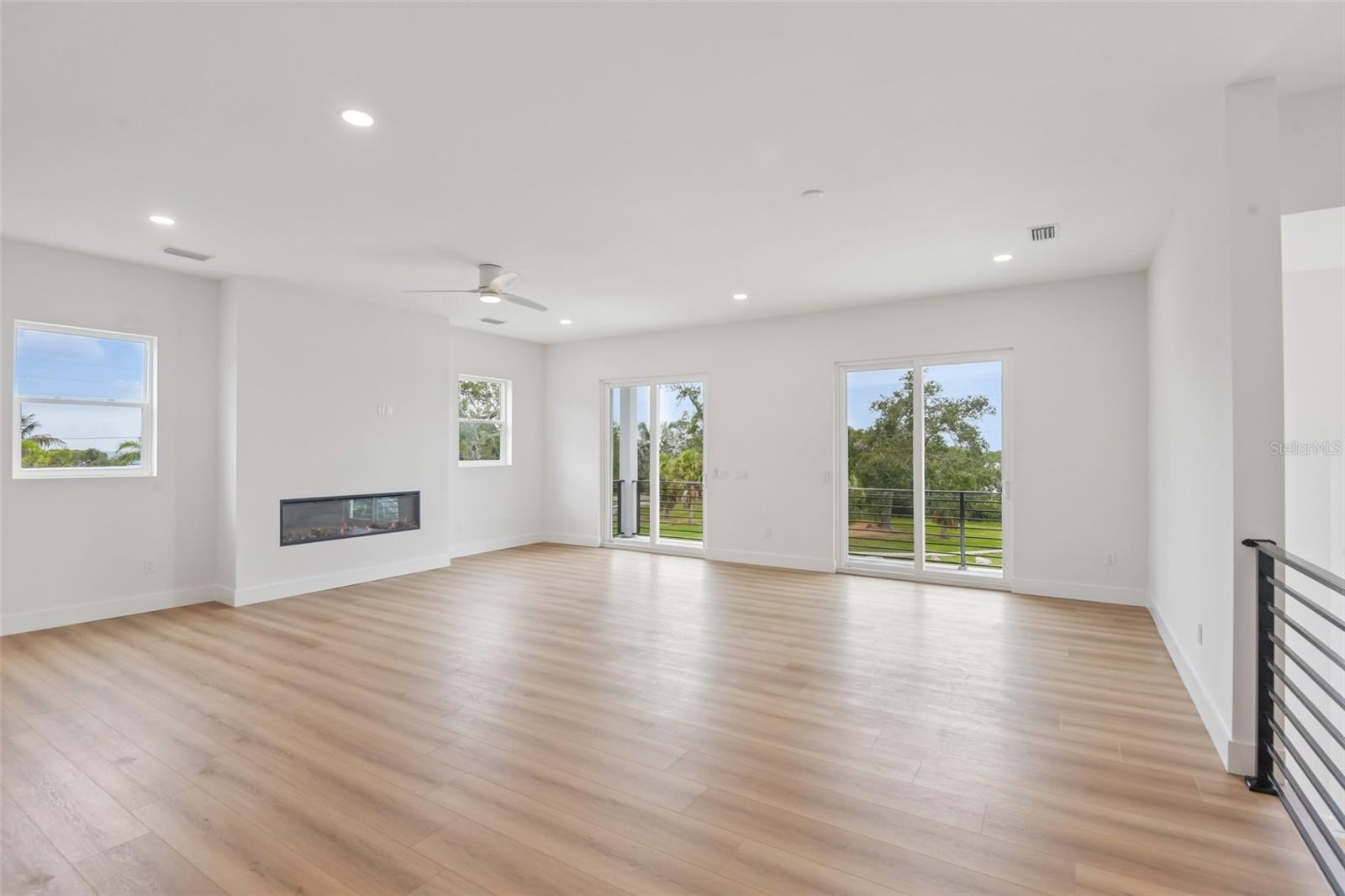 96 SHORE DR — photo 16