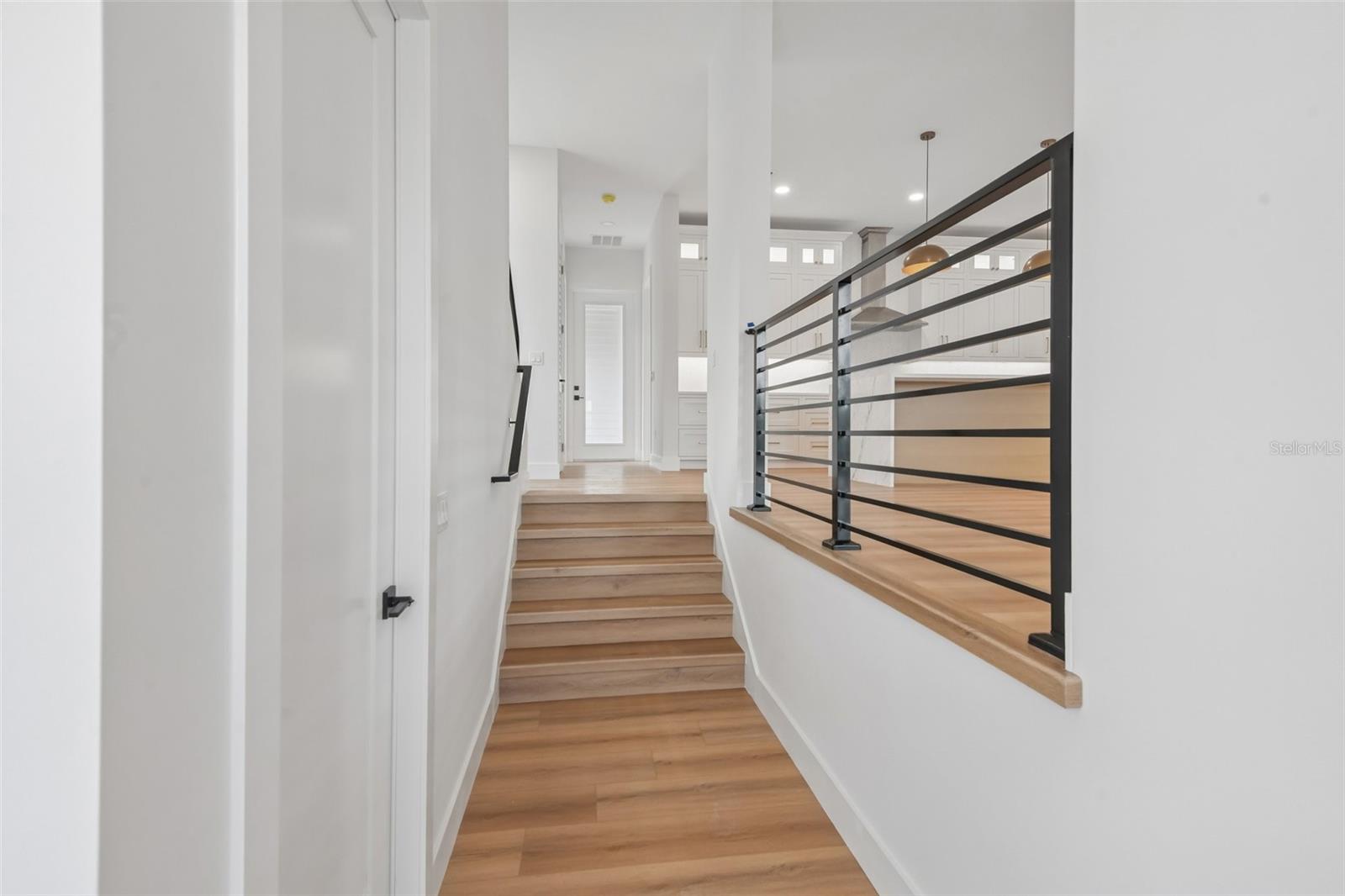 96 SHORE DR — photo 13