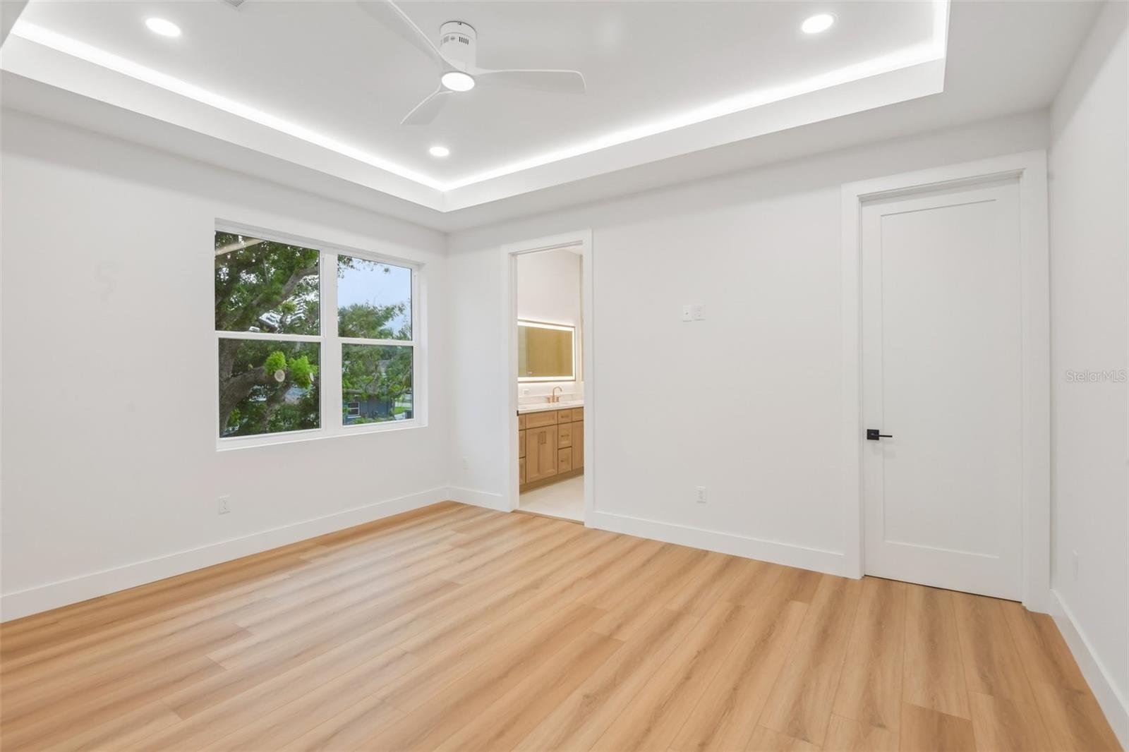 96 SHORE DR — photo 33