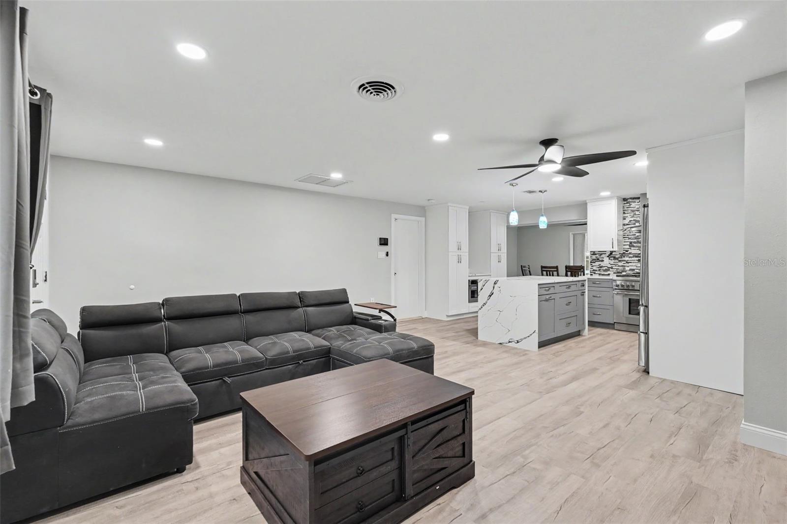 1340 WILLIAMS DR — photo 8