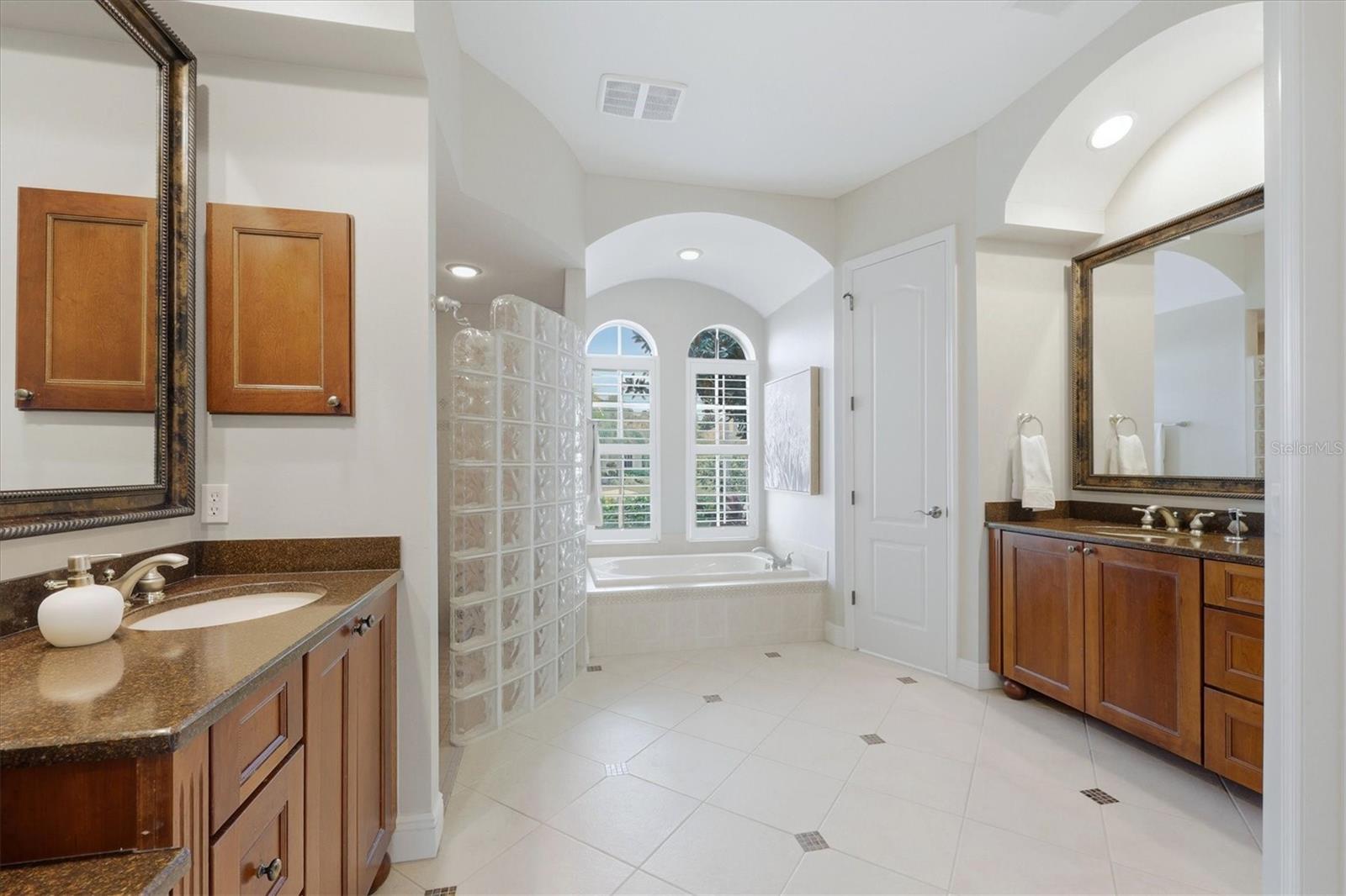 6806 DOMINION LN — photo 22