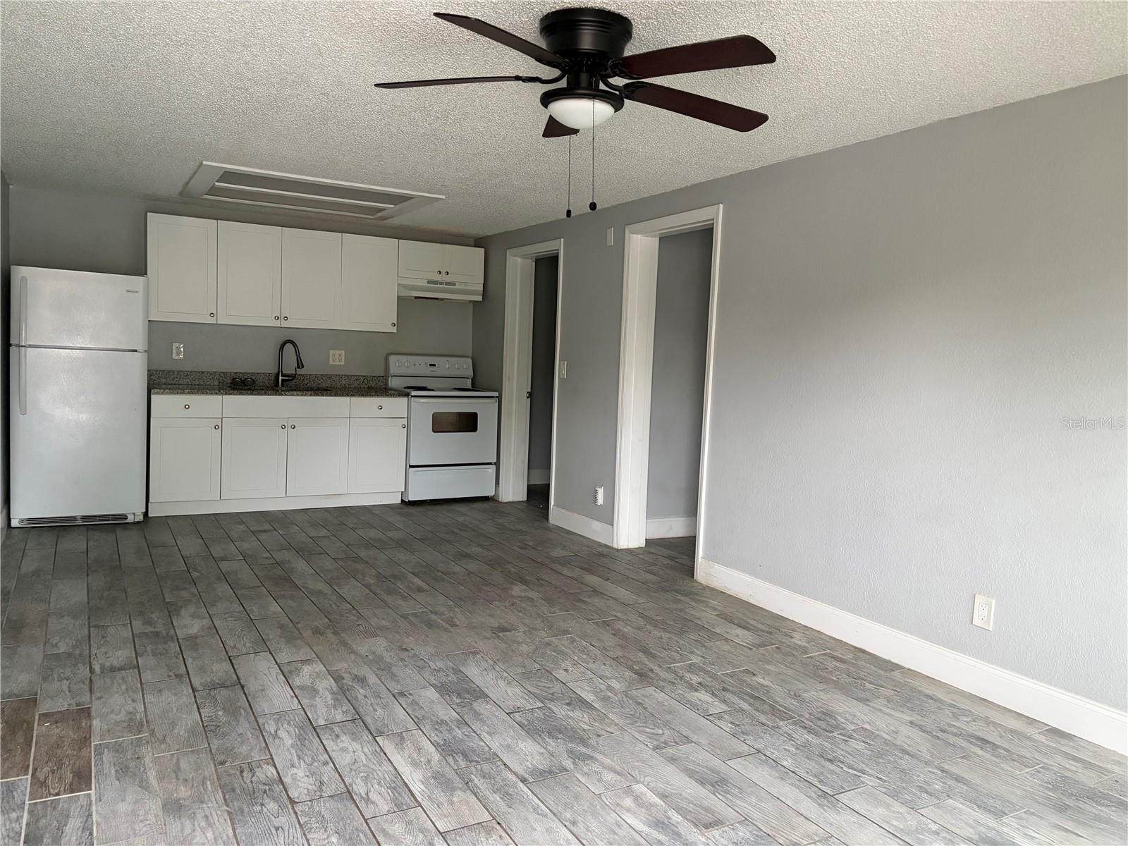 1400 STRAWBERRY PL #12 — photo 3