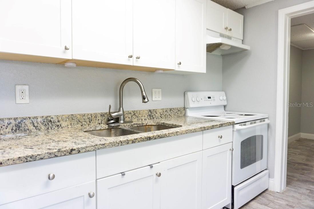1400 STRAWBERRY PL #12 — photo 5