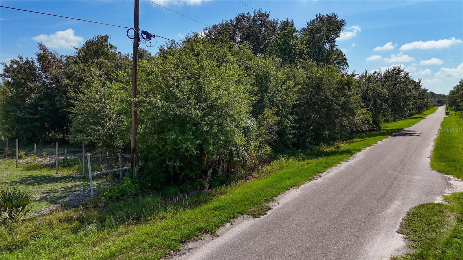 RED HAWK LN — photo 43