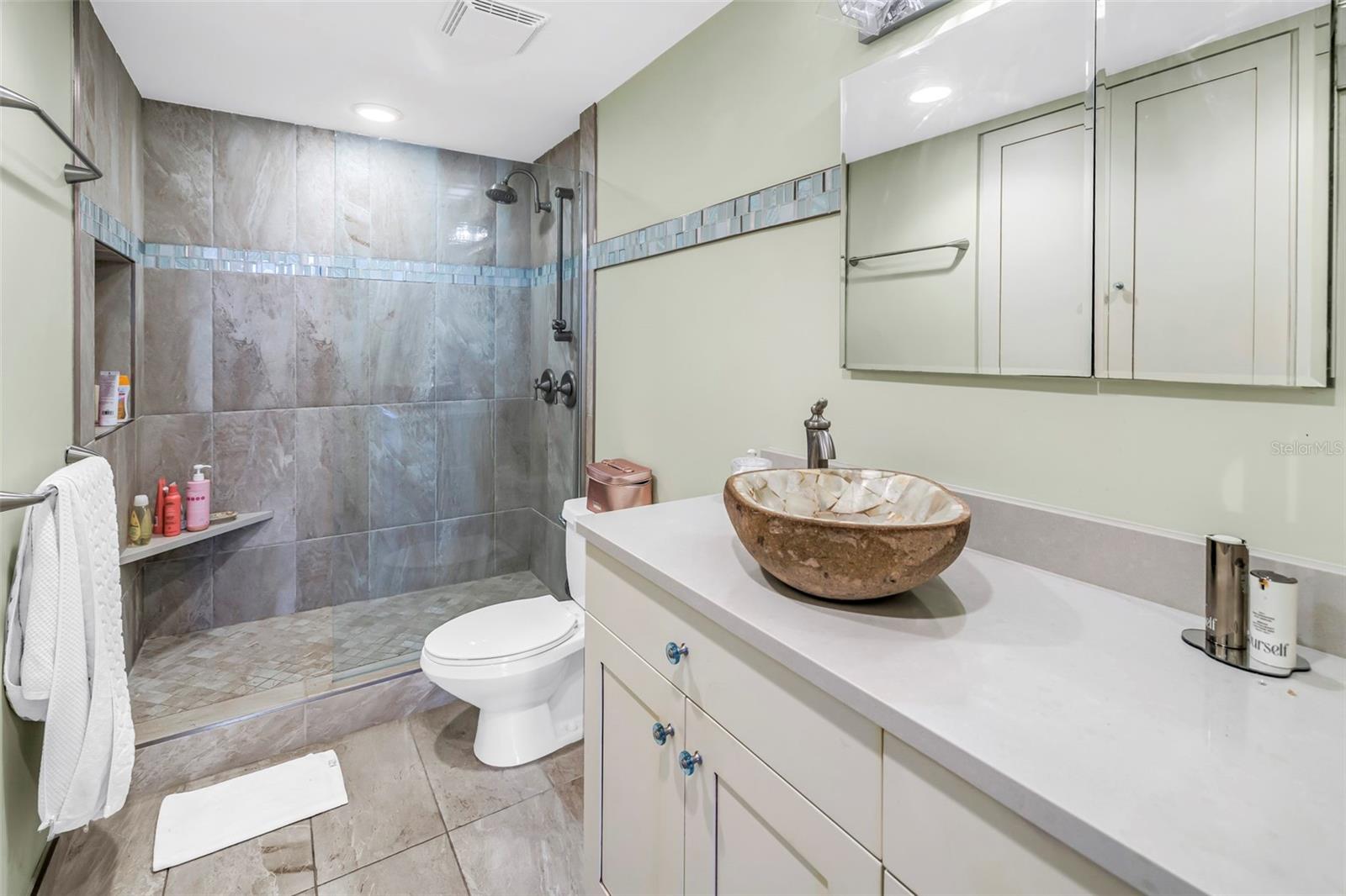 1 BEACH DR SE #1907 — photo 31