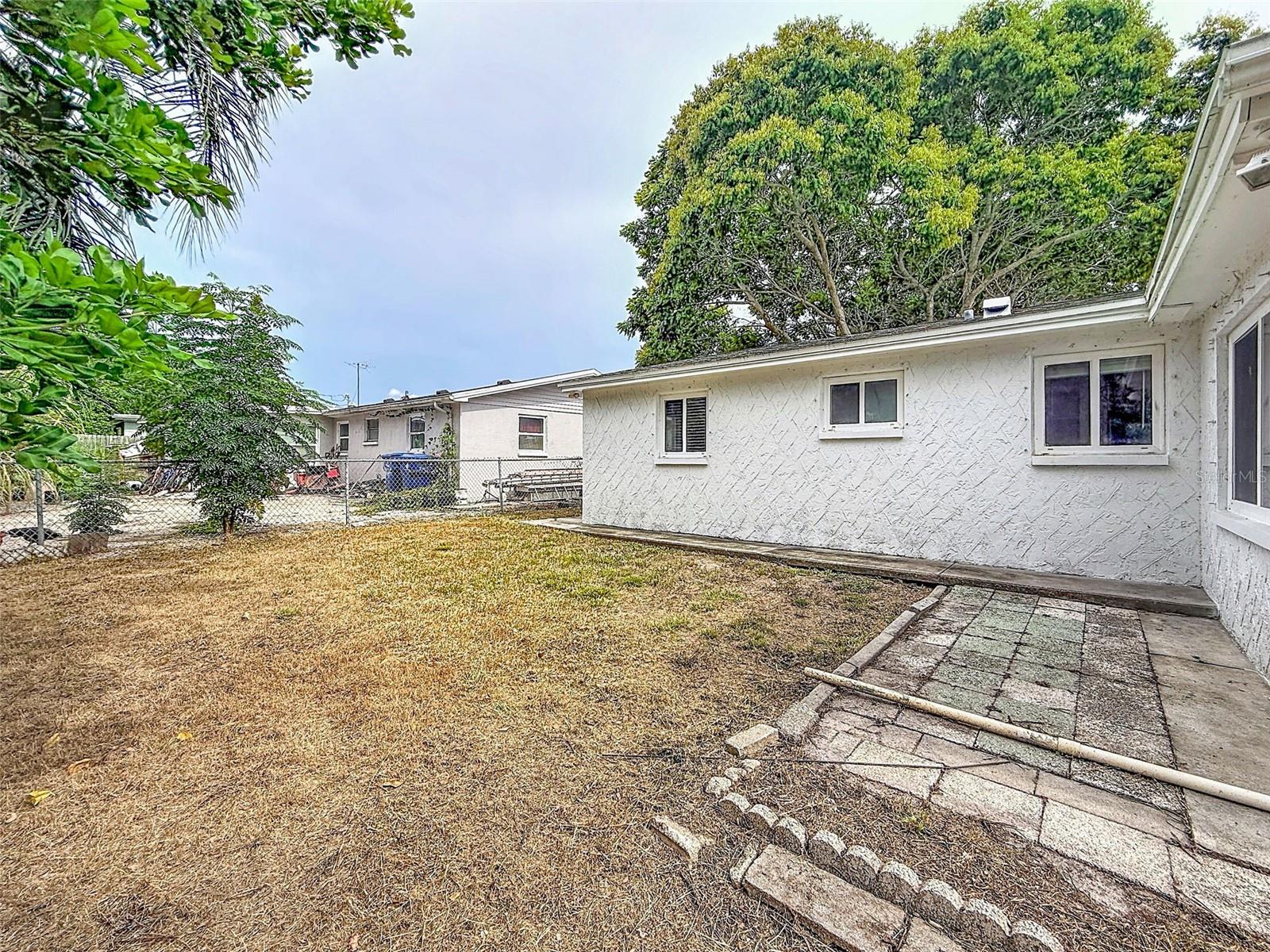 4925 BEACON HILL DR — photo 47