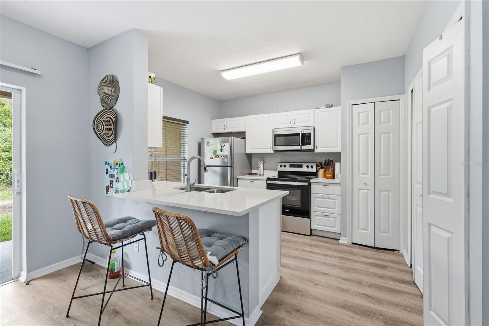 1250 CHARLESWORTH DR — photo 16