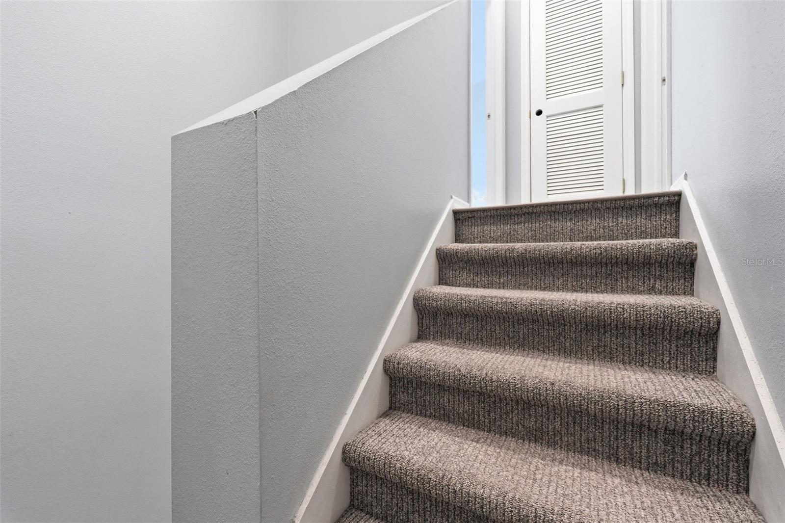1250 CHARLESWORTH DR — photo 31